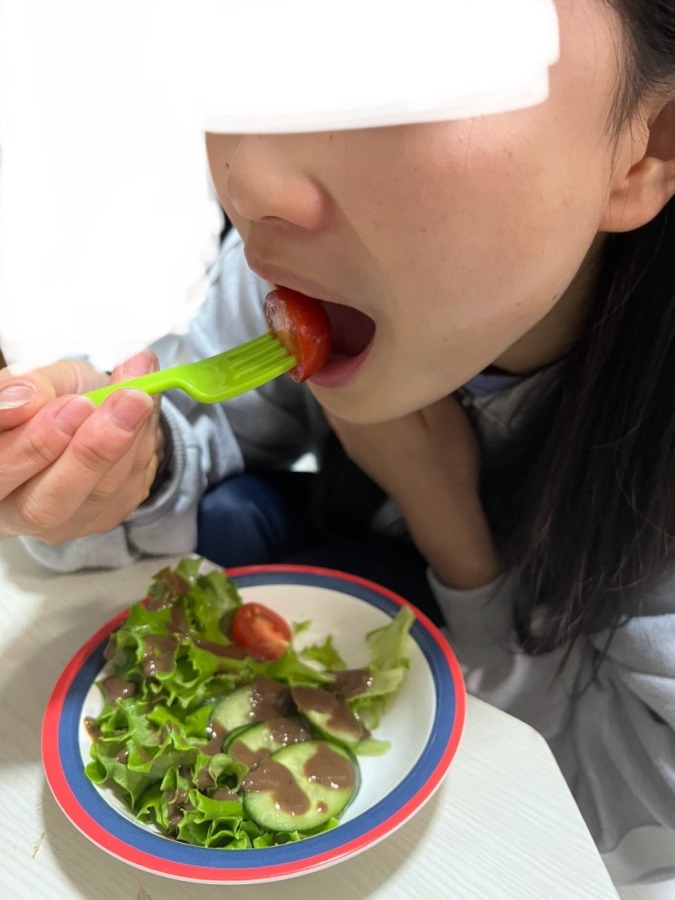 戴いた【ミニトマト🍅きゅうり🥒ふんわり〜ふ🥬】朝食サラダ🥗