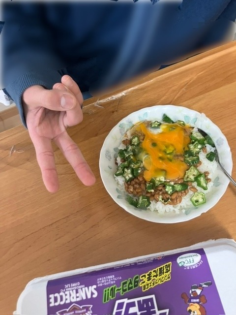 いただいた国産高級卵で納豆おくら卵かけご飯🍚🥚