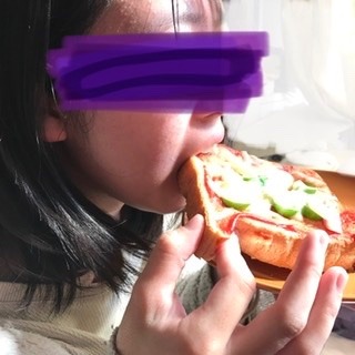 戴いた【あらびきステーキハム】でピザトーストとサラダを作りました