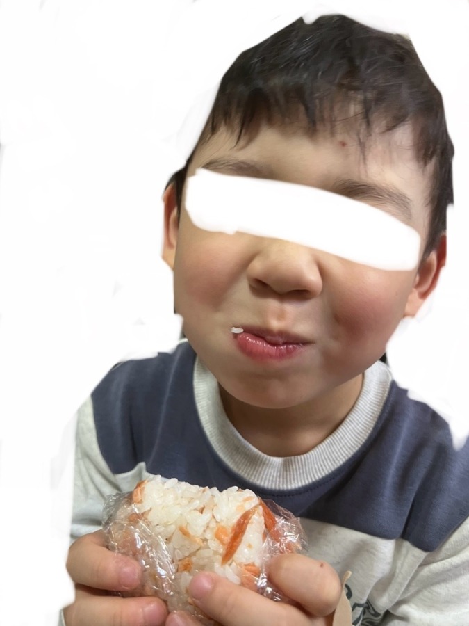 戴いた【北海道産 新巻鮭寒風干し切り落とし】おにぎり🍙に💓
