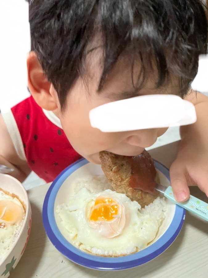 戴いた【国産鶏肉粗挽きハンバーグ】を使ってロコモコ風🍚✨